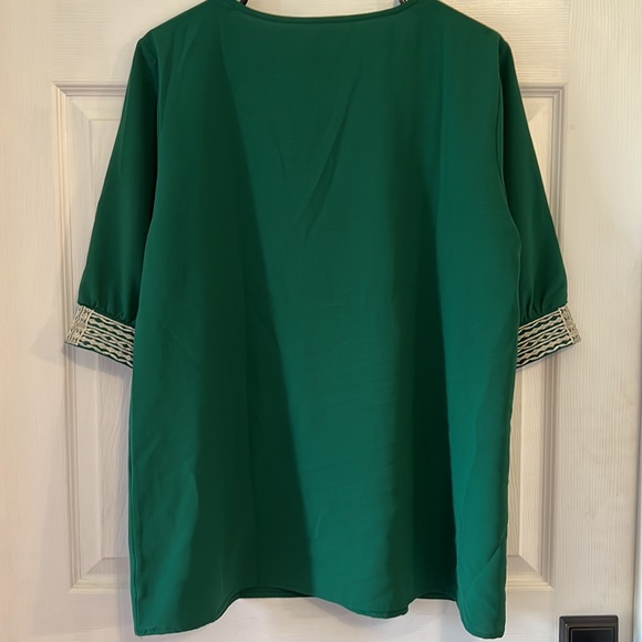 Gorgeous green top - Picture 4 of 5